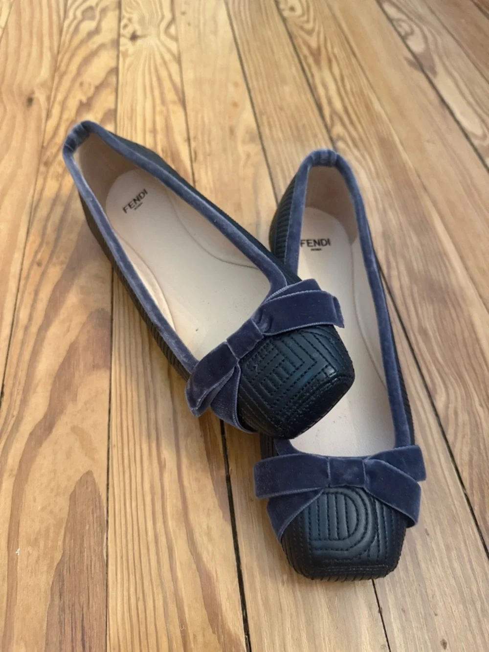 Fendi Black Quilted Leather Toe Flats with Navy Velvet Trim and Bow - Picture 2 of 7